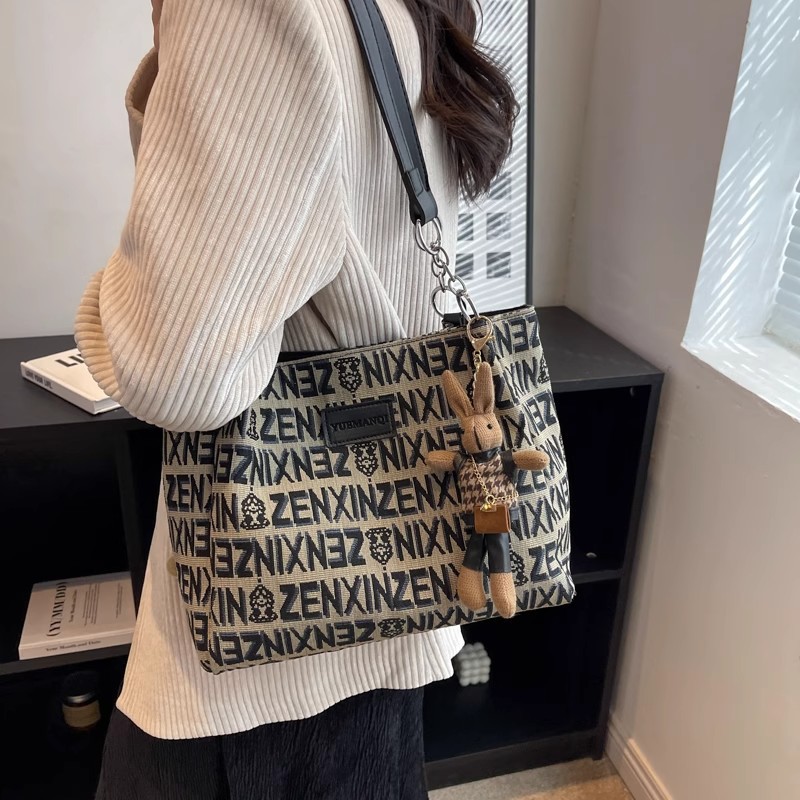 High-end quality niche bag for women 2023 new versatile single-shoulder underarm tote bag, niche hand-carry commuting fabric bag Specification drawing