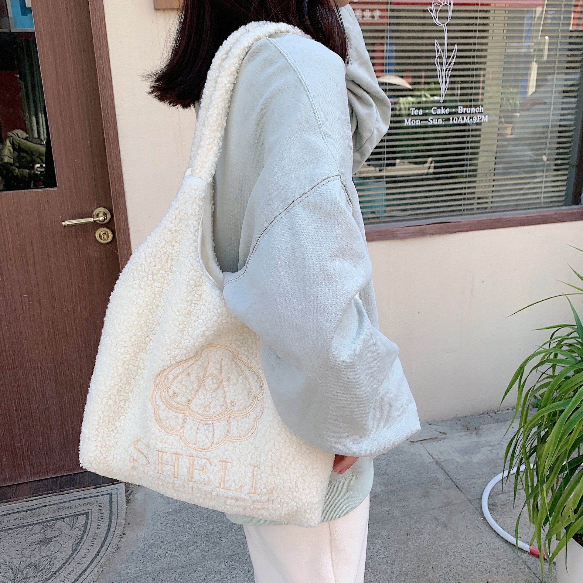 210121 Japanese-style crossbody cute girl's vest bag for autumn and winter, new sweet student-embroidered single-shoulder tote full figure
