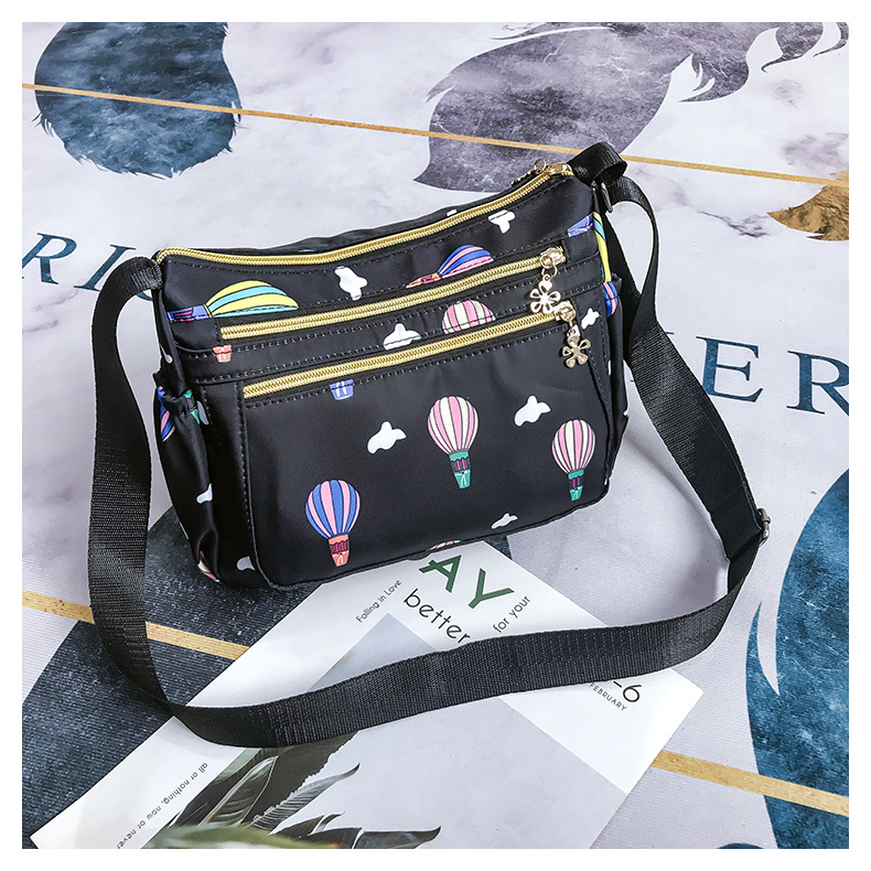 Lightweight and fashionable women's crossbody bag, large-capacity waterproof nylon fabric bag, cross-border bestseller, personalized and trendy single-shoulder backpack Specification drawing