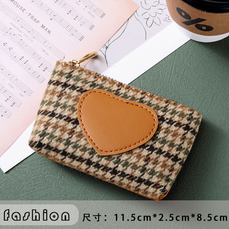 This is a new 2024 best-selling coin purse designed by a niche female brand. It features an InS-style, cute and small canvas short wallet Application Scenario