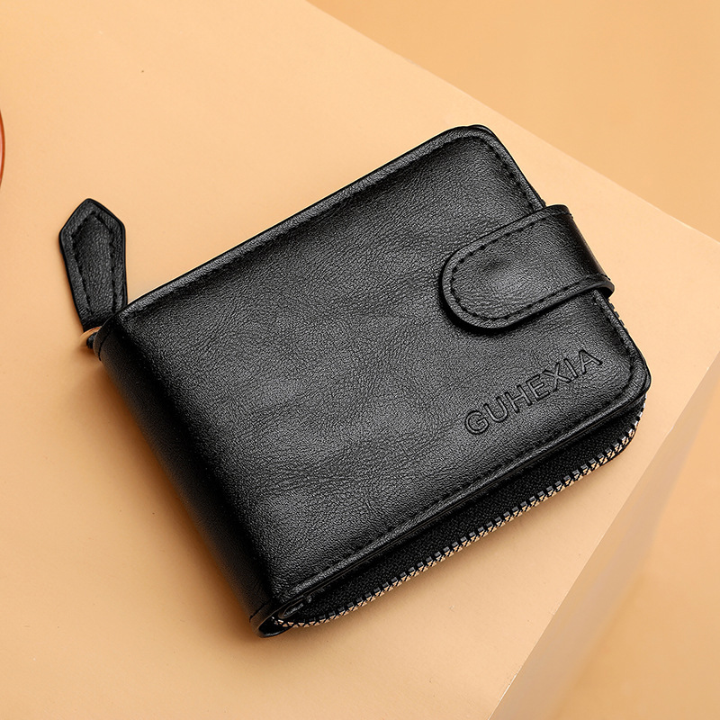 A multi-functional large-capacity anti-theft card case for men's driver's license, a demagnetized vehicle registration certificate and a wallet in one Application Scenario