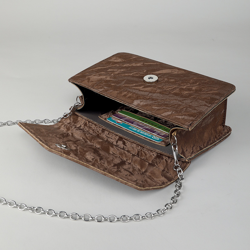In 2024, a retro crossbody bag, a small square bag, a new women's bag, a beautiful single-shoulder bag, a casual, individual and trendy crossbody bag Application Scenario