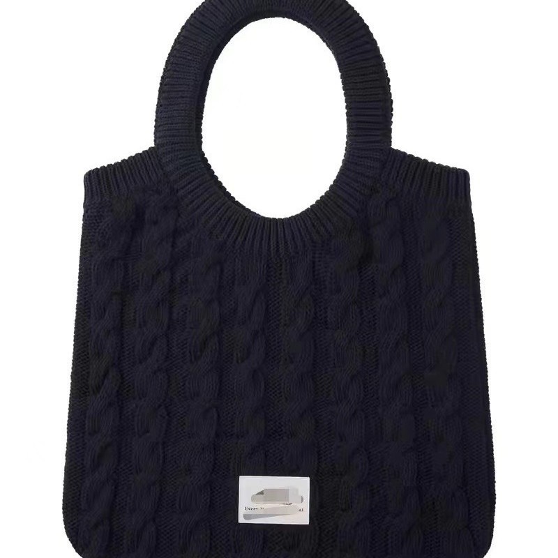 The Korean version of Instagram's niche new women's knitted bag, underarm single-shoulder bag, handbag and tote bag are simple and fashionable details Picture