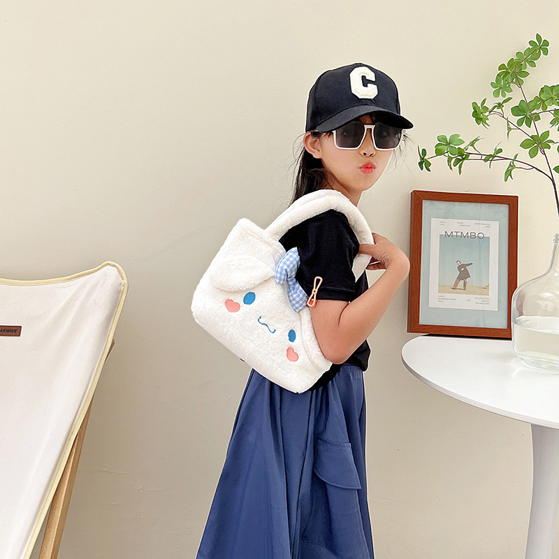 2022 Winter New Japanese-style hand-held plush toy bag, women's shoulder bag, large-capacity makeup handbag, festival gift details Picture