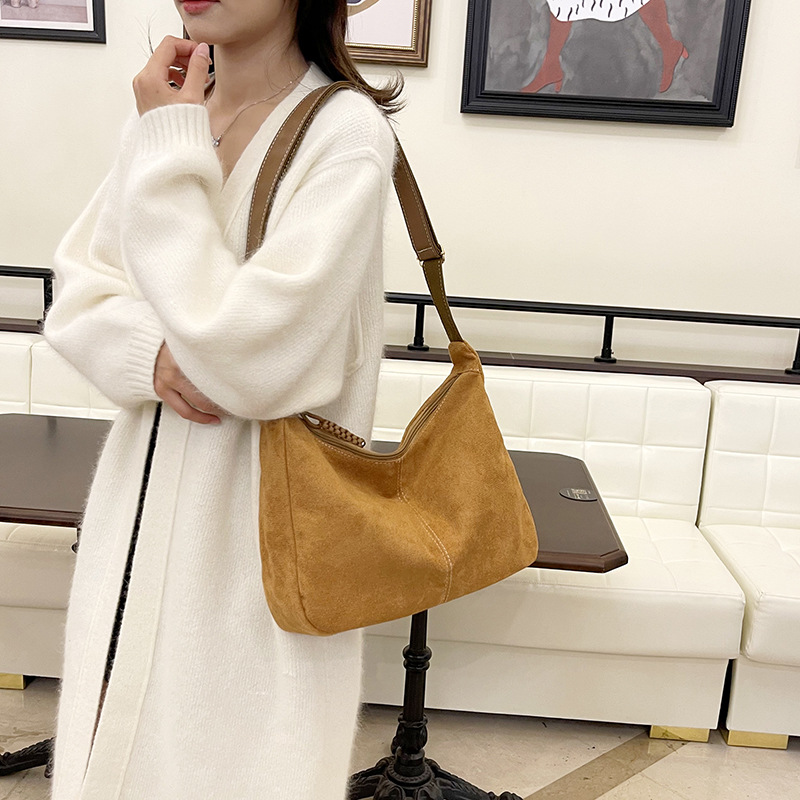 Wholesale of new suede large-capacity tote bags, niche commuter single-shoulder bags, and fashionable solid-color hand-held crossbody women's bags details Picture