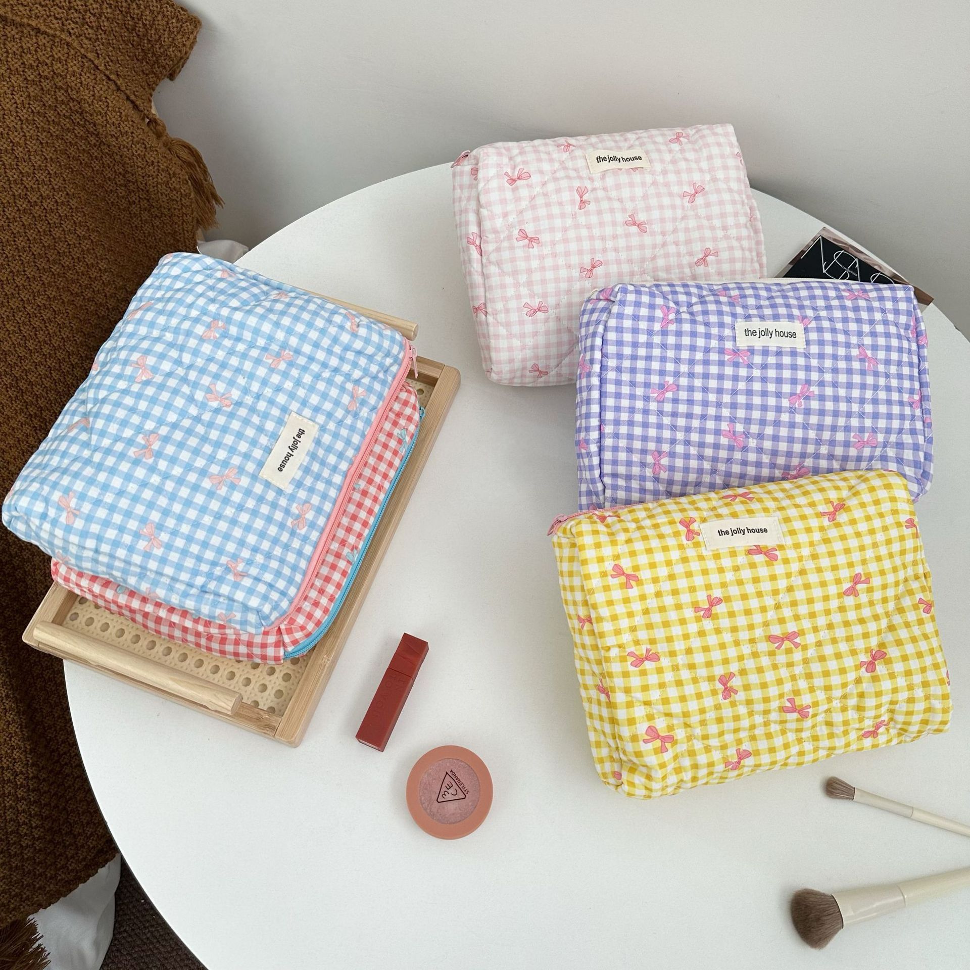 ins checkered bow makeup bag for women, large-capacity portable travel skincare storage bag, toiletry bag Specification drawing