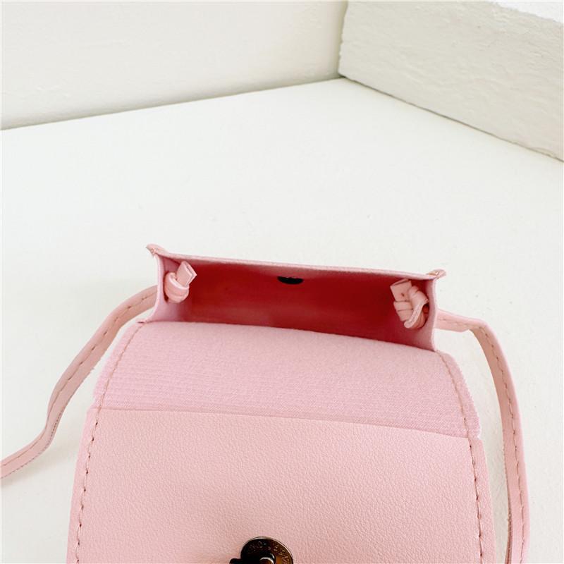 2024 New cute cartoon mini children's crossbody coin purse for kindergartens, Korean version of Korean girls' single-shoulder girls' bag Application Scenario
