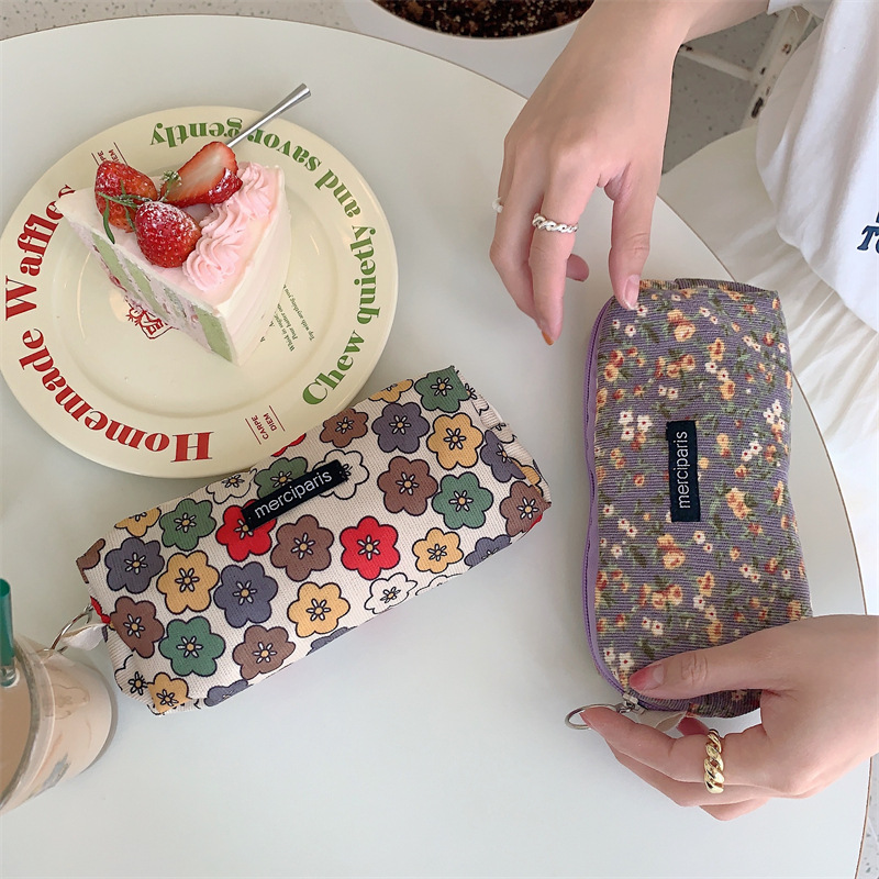 3392 ins corduroy retro artistic pen case, fresh stationery box, large capacity student portable makeup bag details Picture
