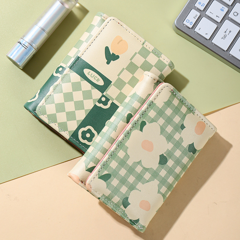 A cute and fresh female cartoon wallet with multi-functional large capacity, ultra-thin, popular driver's license holder and anti-demagnetization card holder details Picture