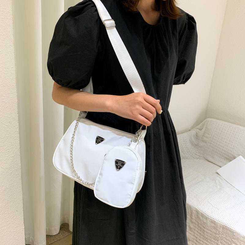 Simple and fashionable ladies' small crossbody bag 2025 new solid color casual underarm bag, large capacity versatile crossbody bag Application Scenario