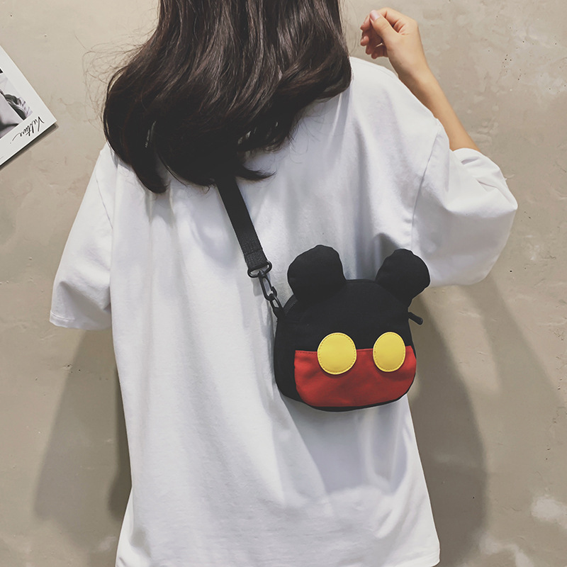 The new Korean-style children's bag, a mini single-shoulder crossbody bag, is fashionable for kindergartens. It's a loose change chest bag that's trendy details Picture