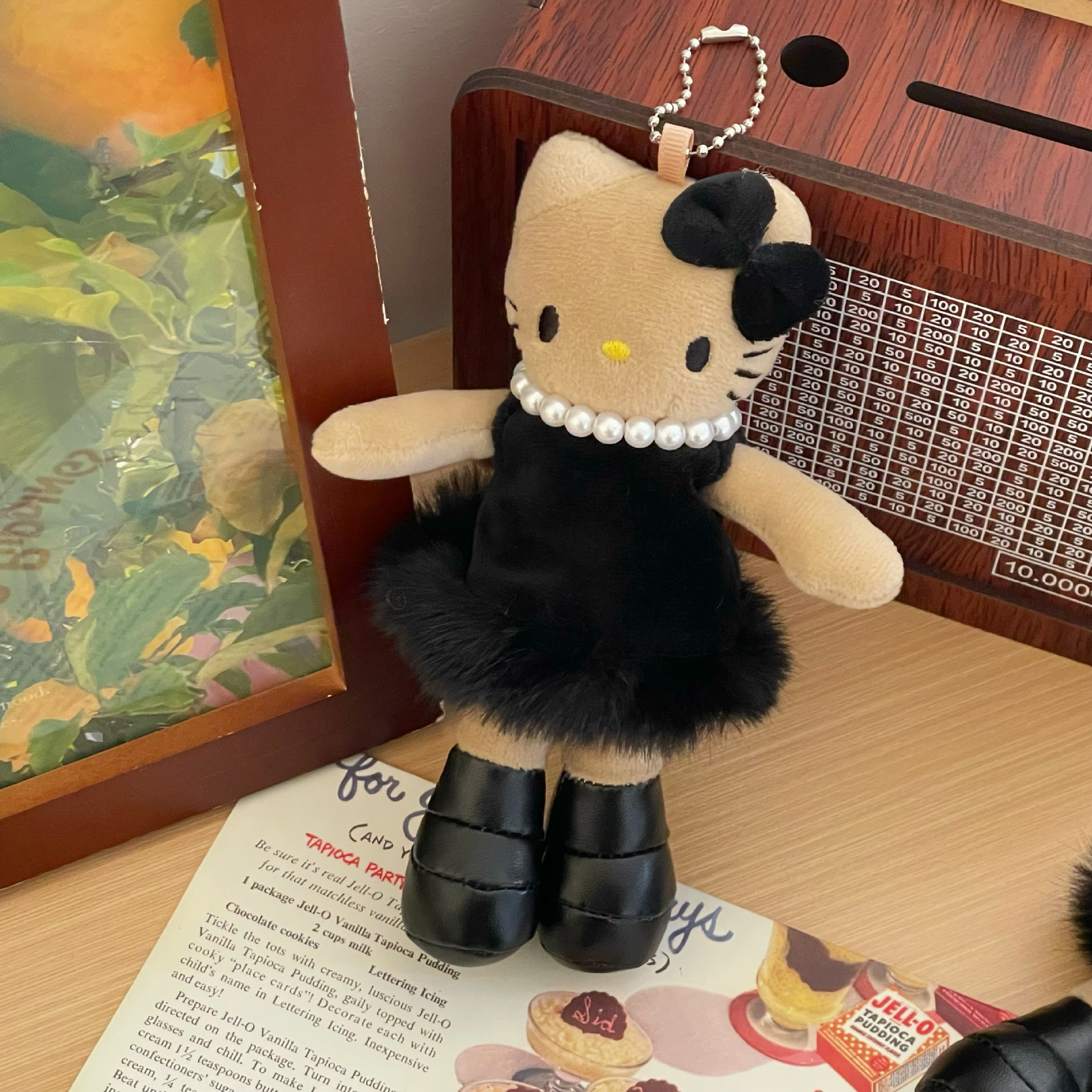 Vintage black dress, black leather, long-legged cat plush doll, 2025 new style bag, pendant, keychain decoration details Picture