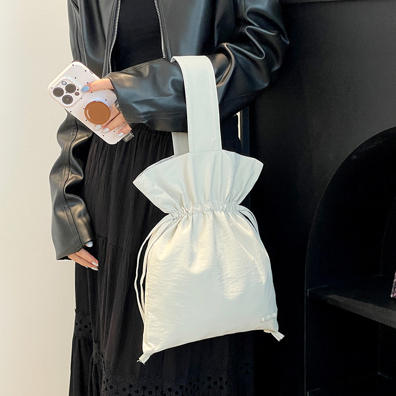 Colorful Fox Japanese-style minimalist women's niche design nylon fabric bag with a drawstring opening portable hand-held makeup bag full figure