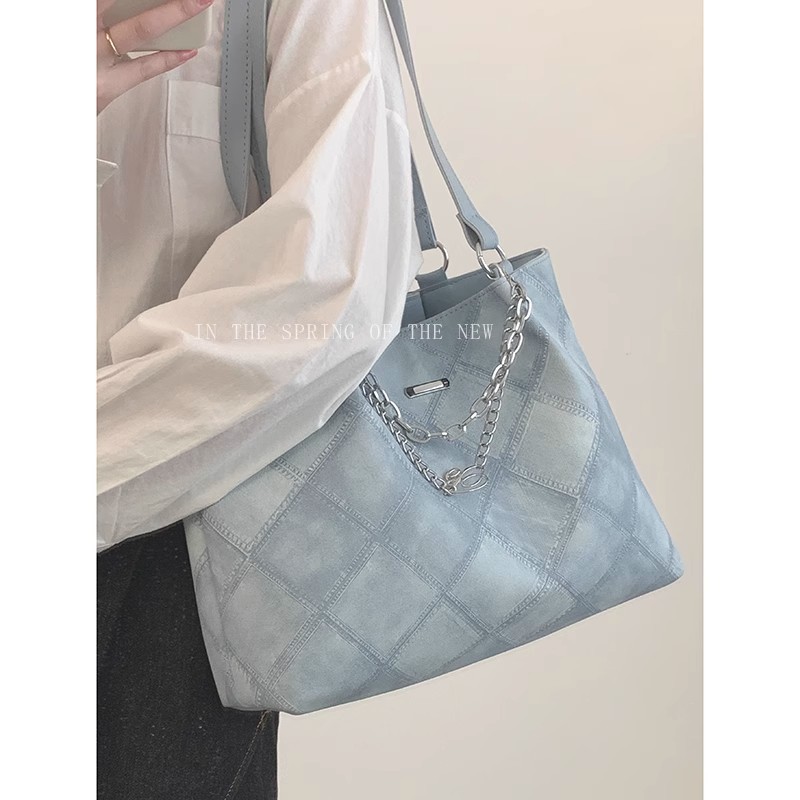 Diamond-shaped commuter bag for women 2023, a trendy and retro diamond-shaped tote bag, a large-capacity single-shoulder bag for students' classes full figure