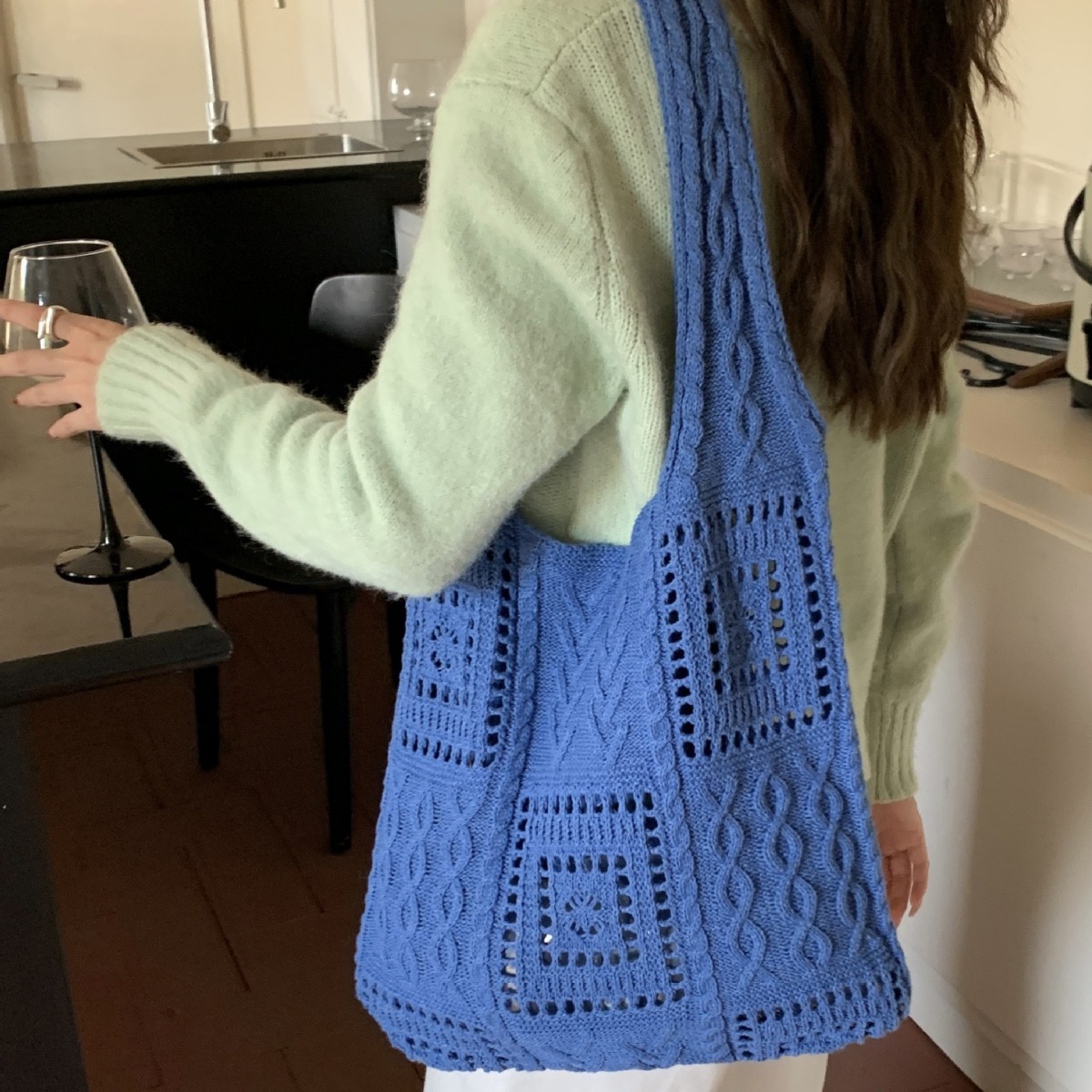 The new dopamine-colored knitted bag features a retro cut-out woven pattern and a niche design. It is a large-capacity single-shoulder bag for summer details Picture