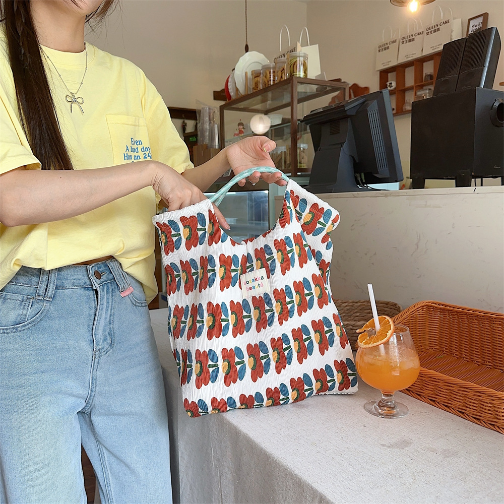 4595 ins crumpled fabric printed handbag, Spring and summer thin shopping hand-held bag, fresh floral print large capacity fabric bag Specification drawing