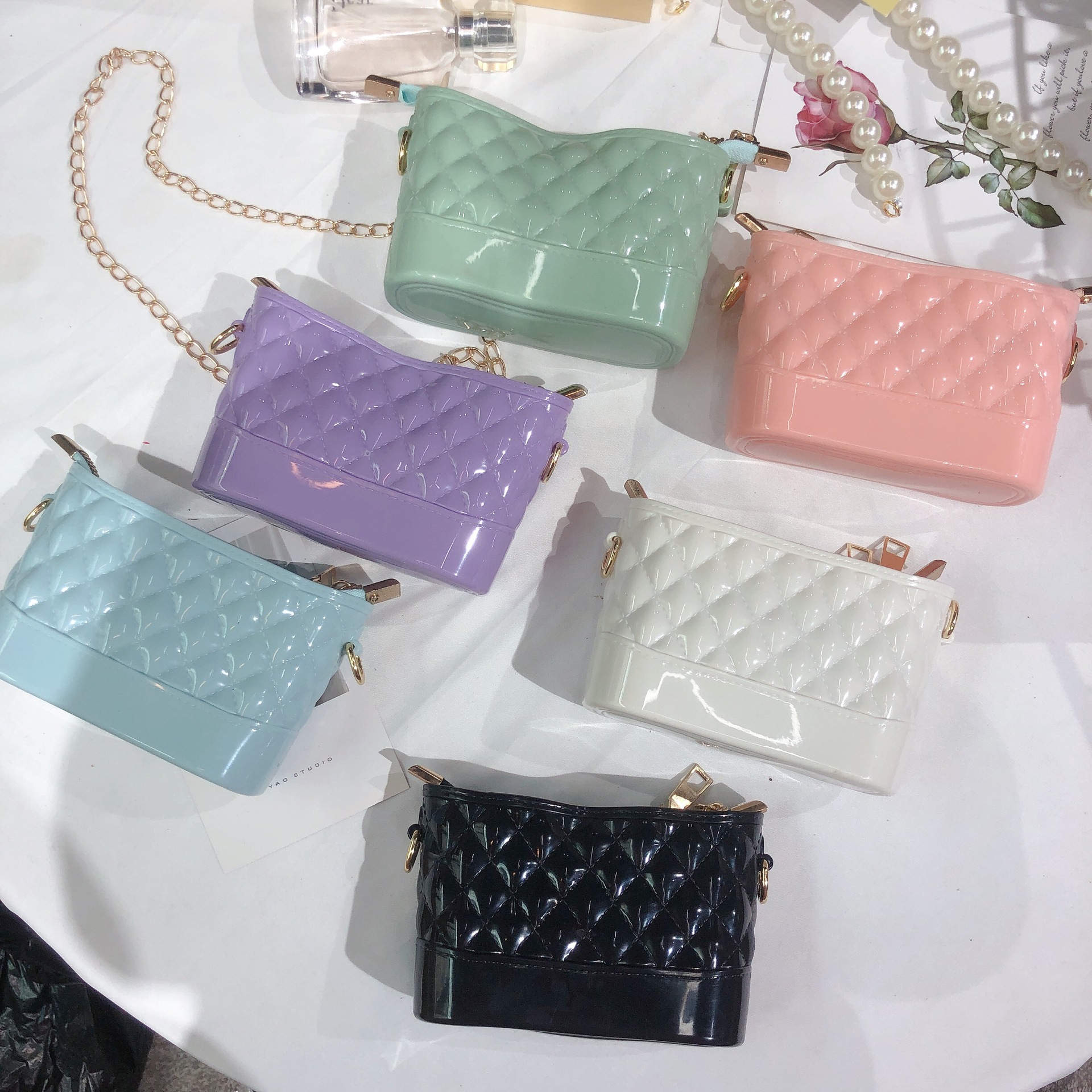 Cross-border wholesale stray bag Women's bag 2025 New style Chanel-style diamond-shaped chain single-shoulder bag simple crossbody women's bag full figure