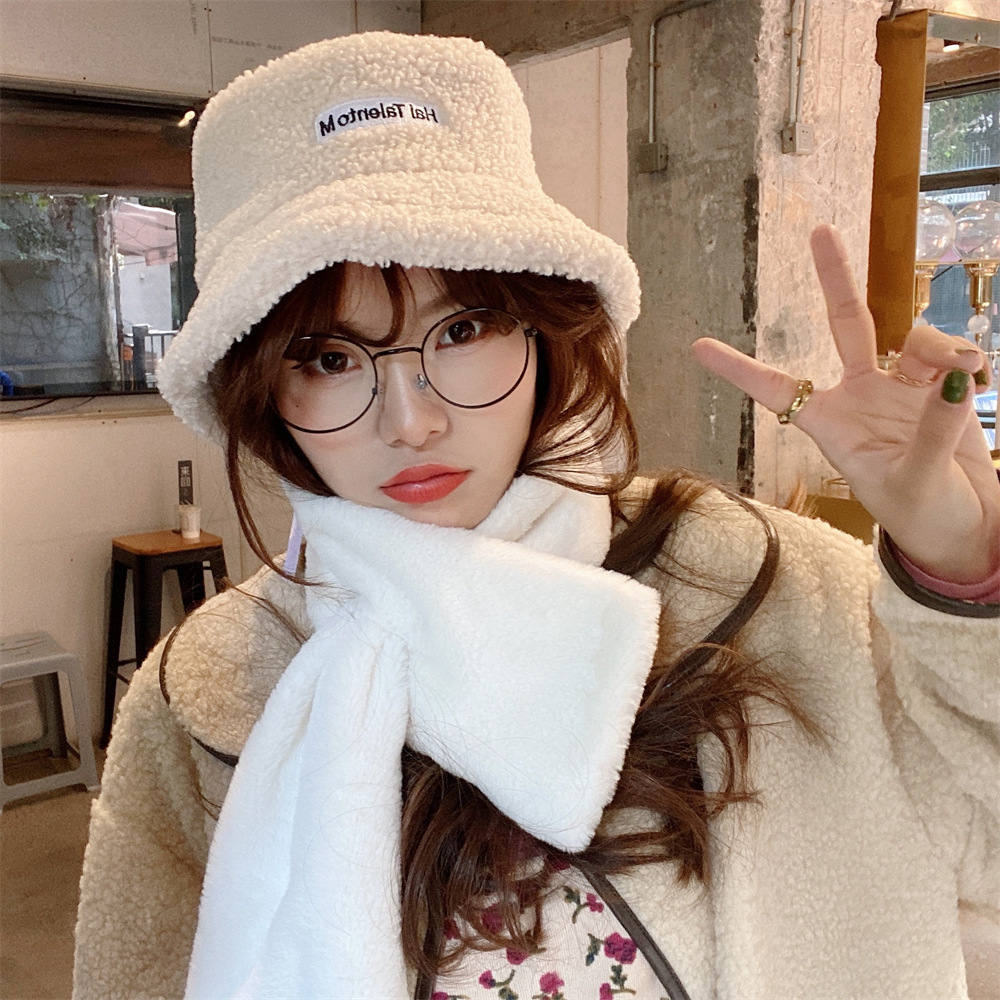011284 Winter Korean-style versatile, warm and windproof, soft and fluffy scarf with cow print, leopard print and rabbit fur imitation for women Application Scenario