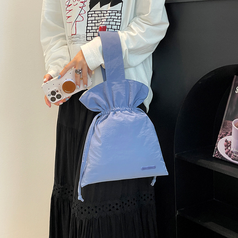 Colorful Fox Japanese-style minimalist women's niche design nylon fabric bag with a drawstring opening portable hand-held makeup bag Application Scenario