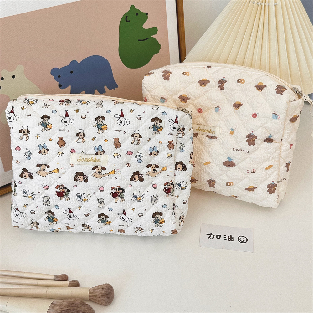 4681 embossed hand-held makeup bag, large-capacity portable storage bag, cute toiletry bag, travel storage bag details Picture