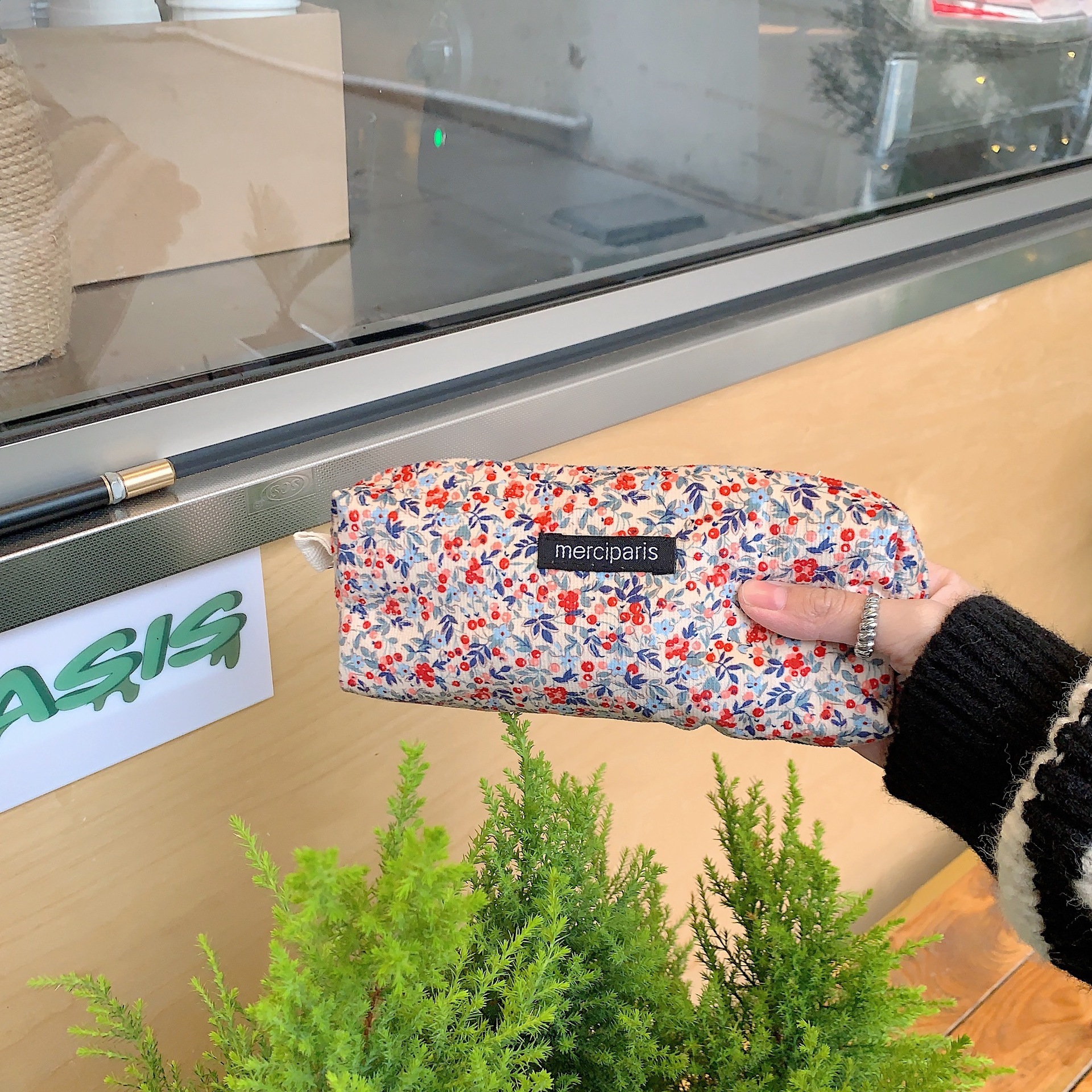 11271 ins Retro corduroy floral Artistic pen case, simple student stationery box, Portable makeup bag Item Picture