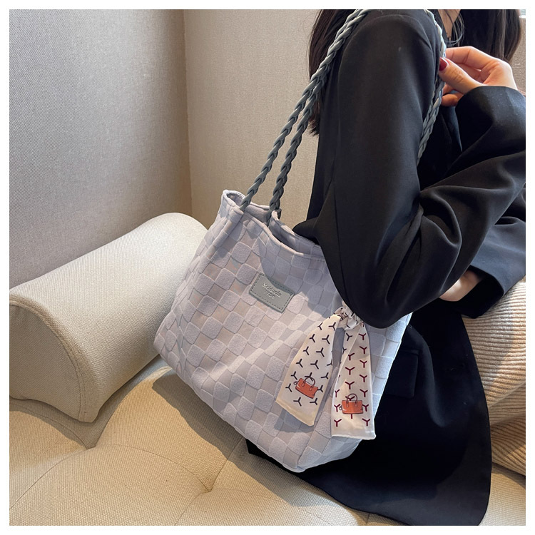 Large-capacity commuter tote bag 2023 new summer fashion large bag, women's checkered high-end and stylish single-shoulder bag Specification drawing