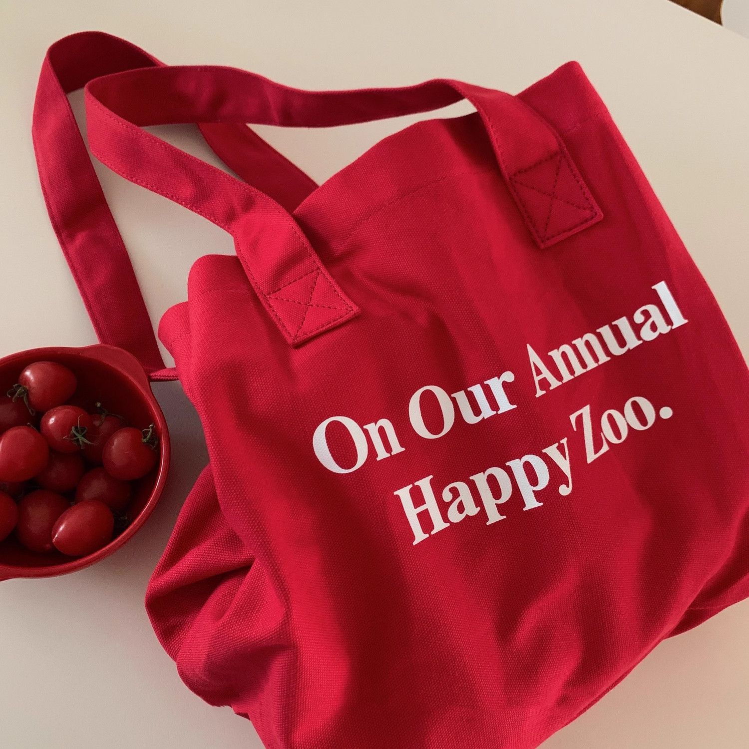 Korean-style large-capacity single-shoulder bag, versatile canvas handbag, casual student tote bag, fabric bag, laid-back style Item Picture