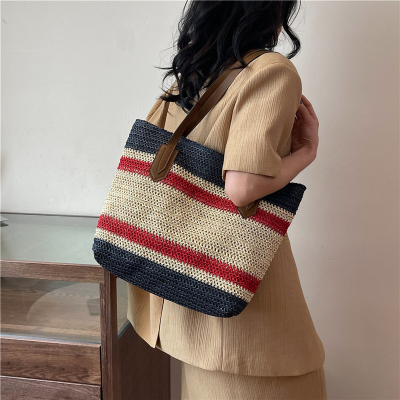 Wholesale of new straw woven bags for Spring 2025, large-capacity cross-border trendy and fashionable tote bags, casual commuting underarm bags full figure