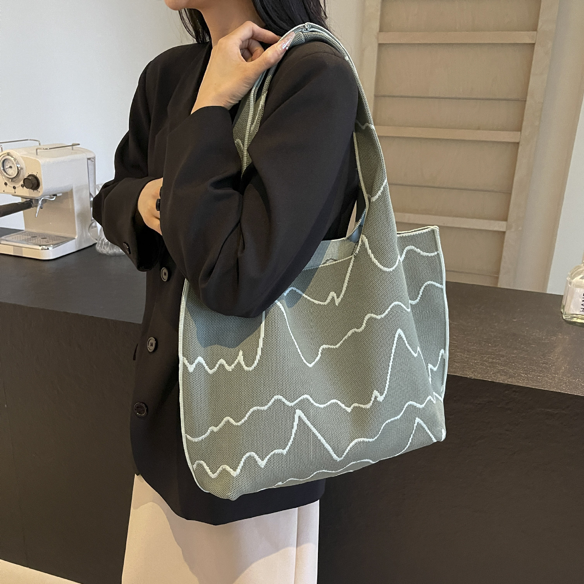 Handbag woven women's shopping bag, versatile for commuting, black and white fashionable, large-capacity single-shoulder bag, striped casual new details Picture