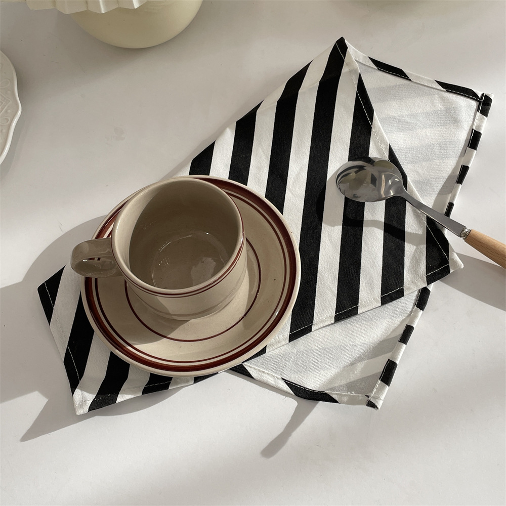 bj250219 New simple black and white geometric placemats, stain-resistant and oil-resistant Western cup MATS, napkins and table MATS for home use Application Scenario