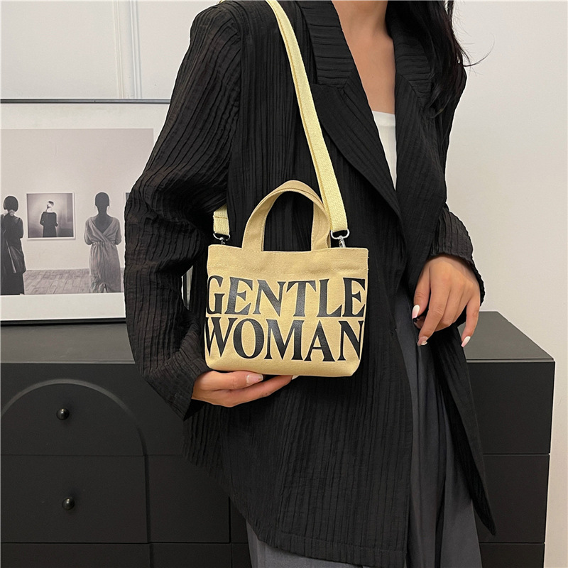 In 2024, the super popular canvas bags for women this year are classic letter-themed single-shoulder bags and trendy casual large-capacity crossbody bags Application Scenario