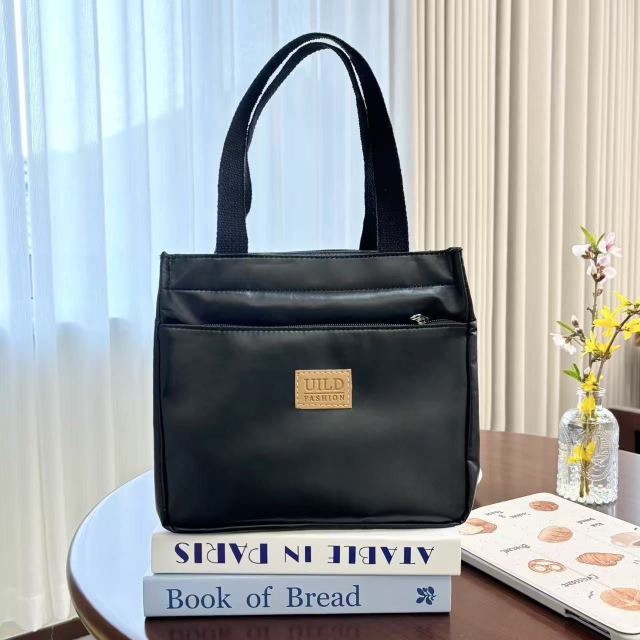 2025 Fashionable handbag, women's canvas bag, handbag, stylish middle-aged mom bag, casual bag for work and going out Application Scenario