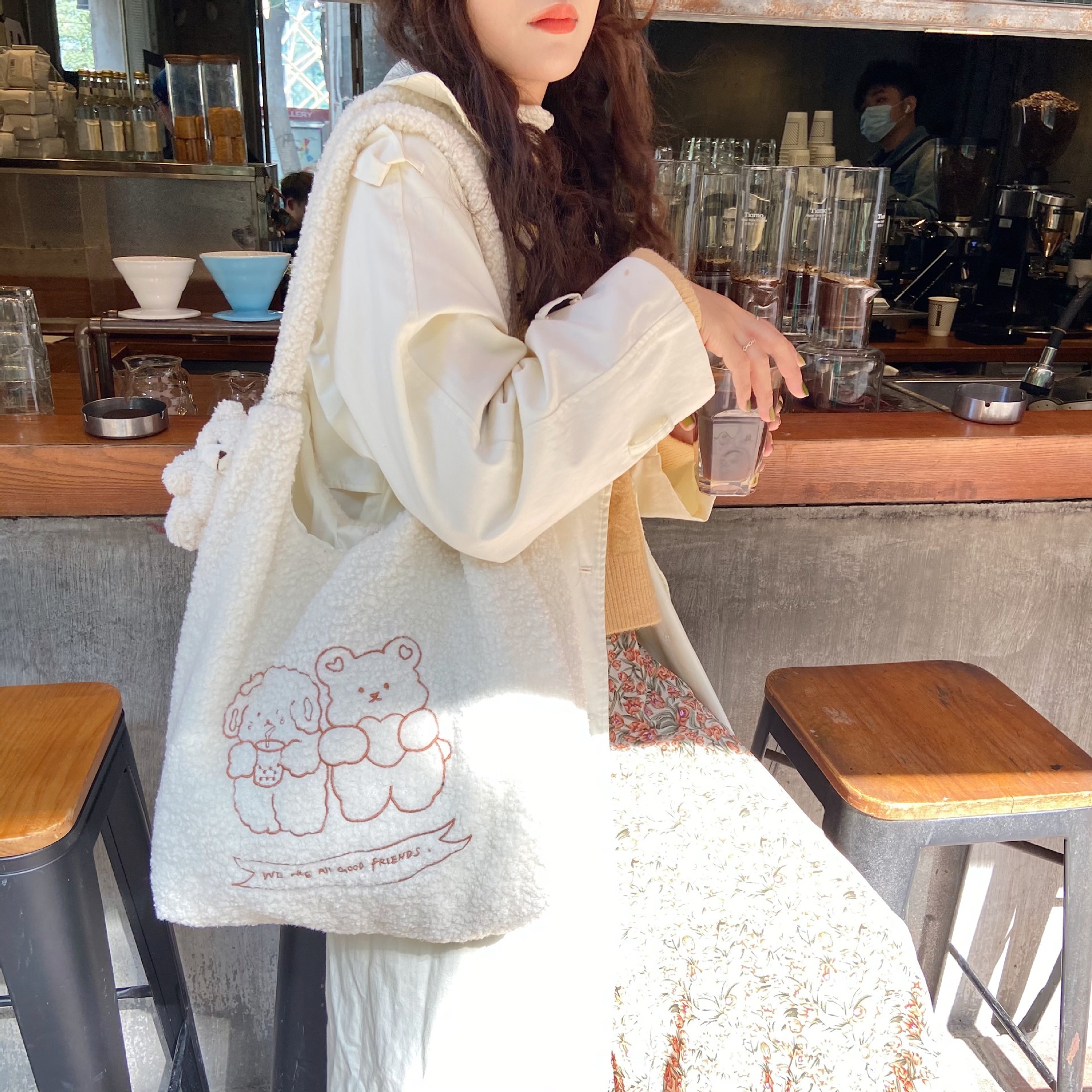 210221 Autumn and Winter new style plush and fresh single-shoulder bag, girl student vest bag, embroidered fur handbag Specification drawing