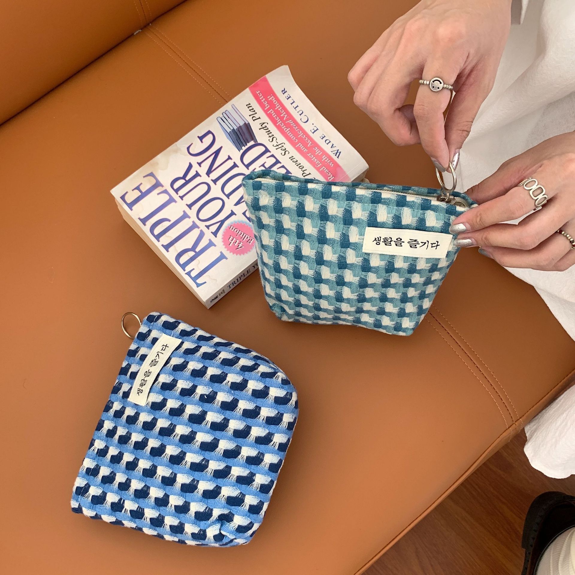 28164 New lake blue Ins-style patterned cosmetic bag, portable travel storage bag, large-capacity textured pen case Item Picture
