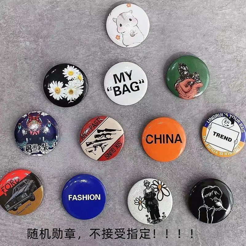 Cute cartoon figurines, car keychains, popular car key chains, backpack pendants Specification drawing