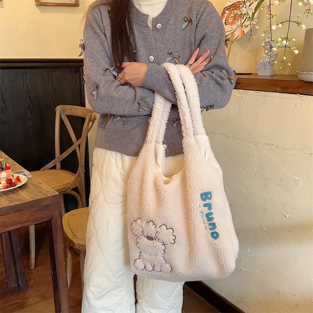 M4114 Autumn and Winter New Plush Bag, Women's cartoon embroidered vest bag, large-capacity fluffy student class bag Specification drawing