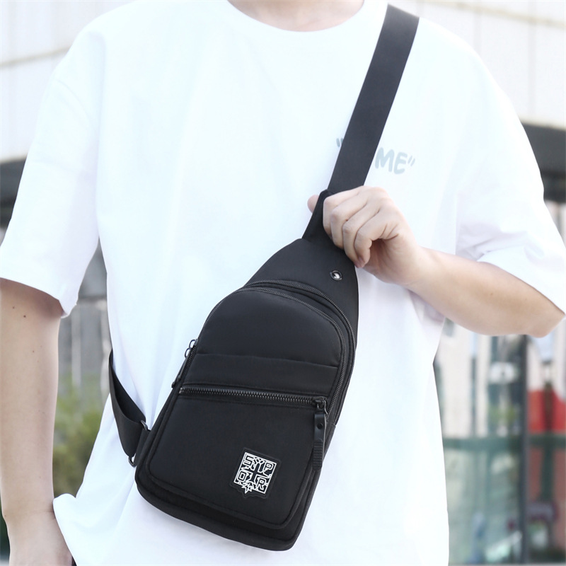 The new men's chest bag is casual and fashionable. It is suitable for outdoor sports and has a large capacity for commuting. It is a high-end crossbody bag trend Application Scenario