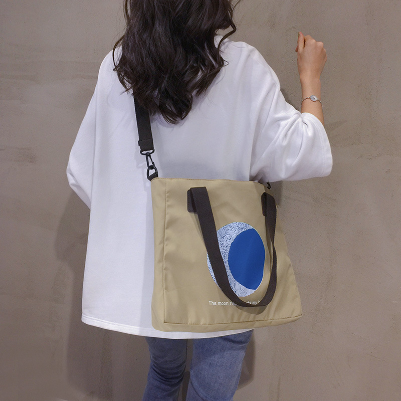 Large-capacity canvas bag for women, 2022 new trendy and versatile crossbody bag, single-shoulder commuter tote bag for college students attending classes details Picture