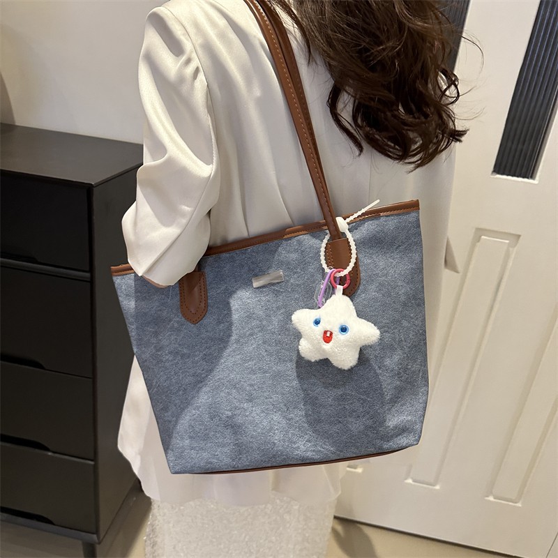 Wholesale of new large-capacity, simple and fashionable casual commuter single-shoulder bags and women's underarm bags for the summer of 2024 in foreign trade full figure