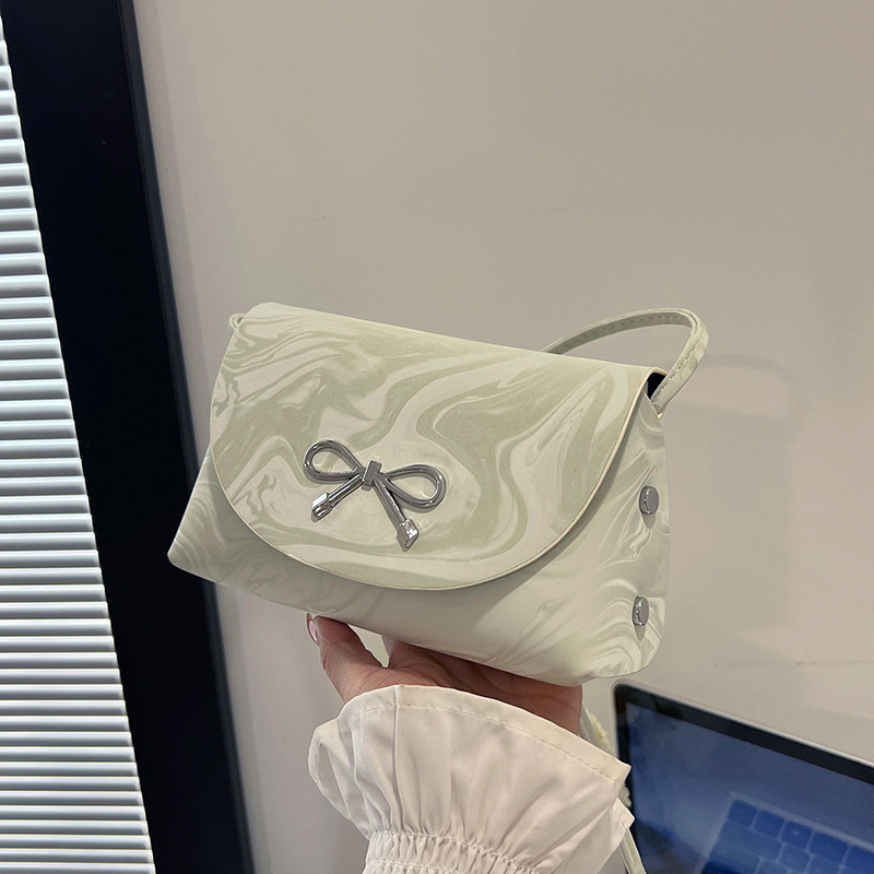 A new trendy and fashionable hand-held small square bag for women in 2025 from South Korea, with a unique design and a stylish crossbody bag Application Scenario