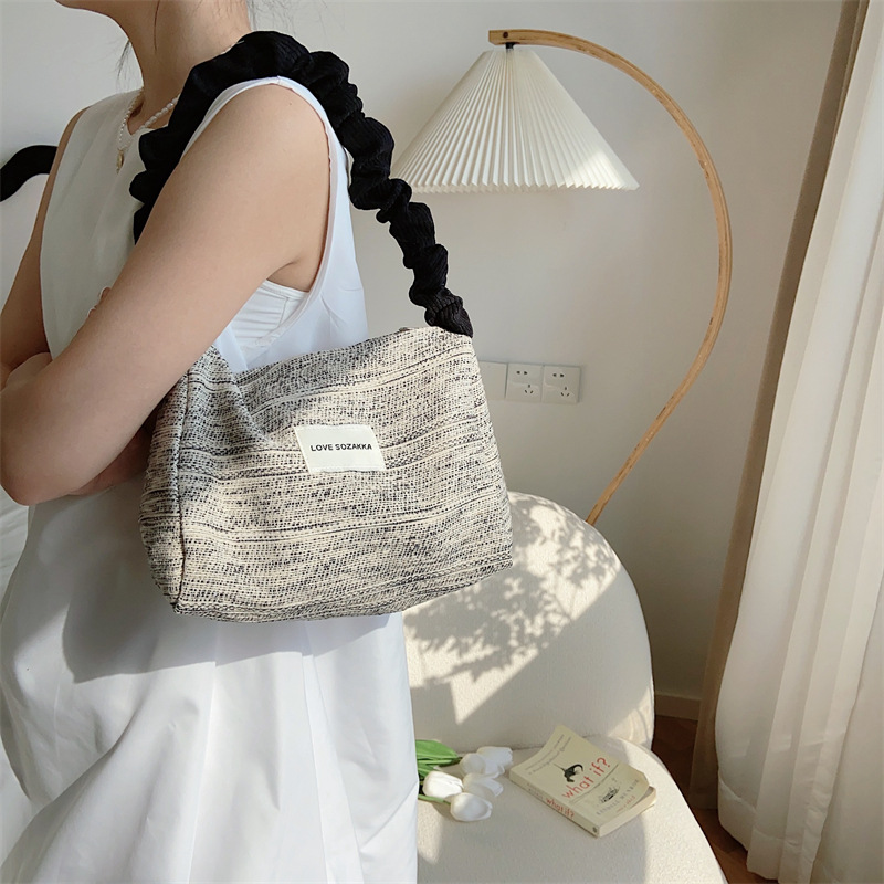 3481 New textured canvas shoulder bag, pleated retro underarm bag, hand-held shopping bag, artistic tote bag for women details Picture