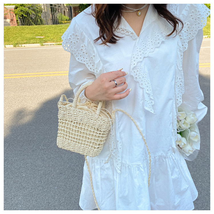 The 2022 new trendy and fashionable hand-held bucket bag for women, a stylish straw woven bag Application Scenario