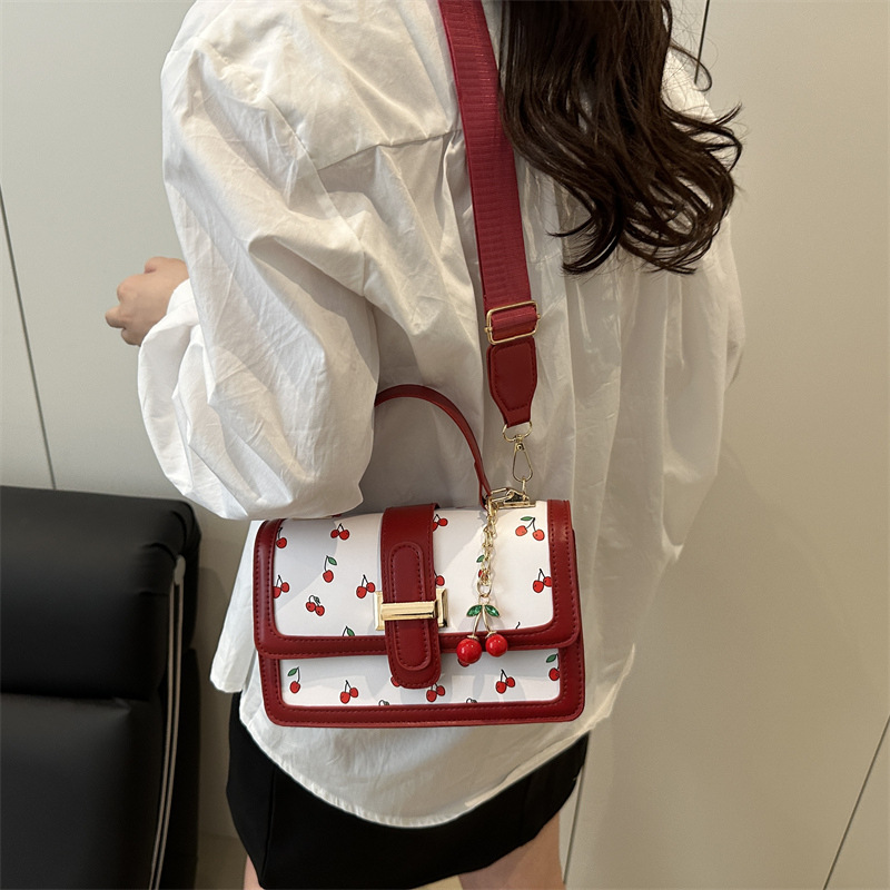 High-end and niche 2025 summer new style, fashionable and versatile, Korean-style hand-held bag, shoulder crossbody small square bag, cross-border Application Scenario