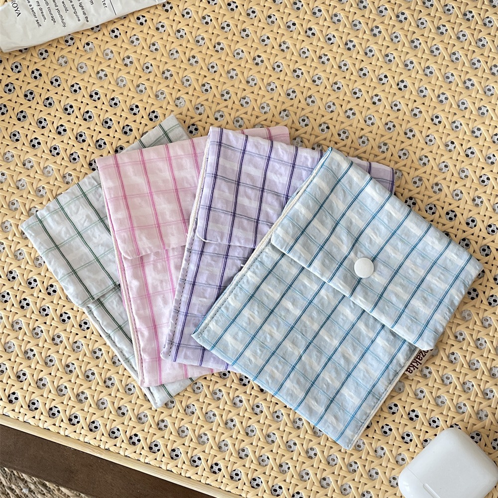 46211 ins Fresh Floral Sanitary Napkin Storage Bag, Portable small student bag, menstrual hygiene kit Application Scenario