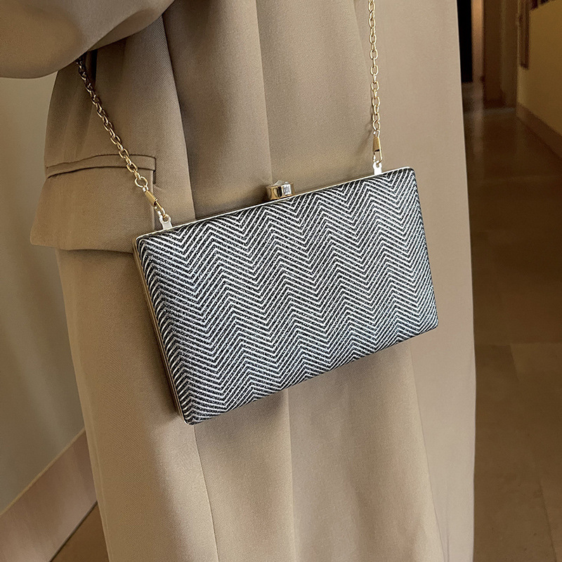 2025 New style elegant evening bag, single-shoulder hand-held lady's bag, shiny clip small bag, socialite style makeup box bag Application Scenario