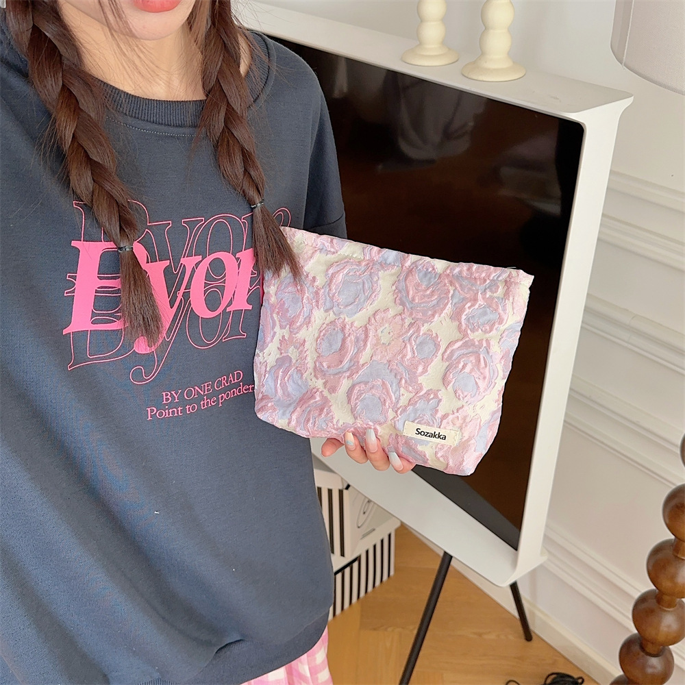 31075 Elegant embossed jacquard canvas small bag, ladies' handbag, clutch, toiletries storage bag, makeup bag Application Scenario