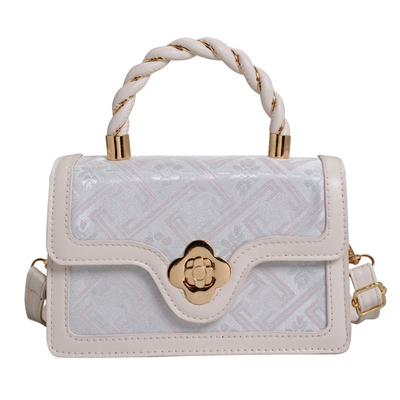 Korean style fresh 2025 Spring/Summer trendy and fashionable crossbody handbag for women, single-shoulder light luxury chanel-style bag details Picture