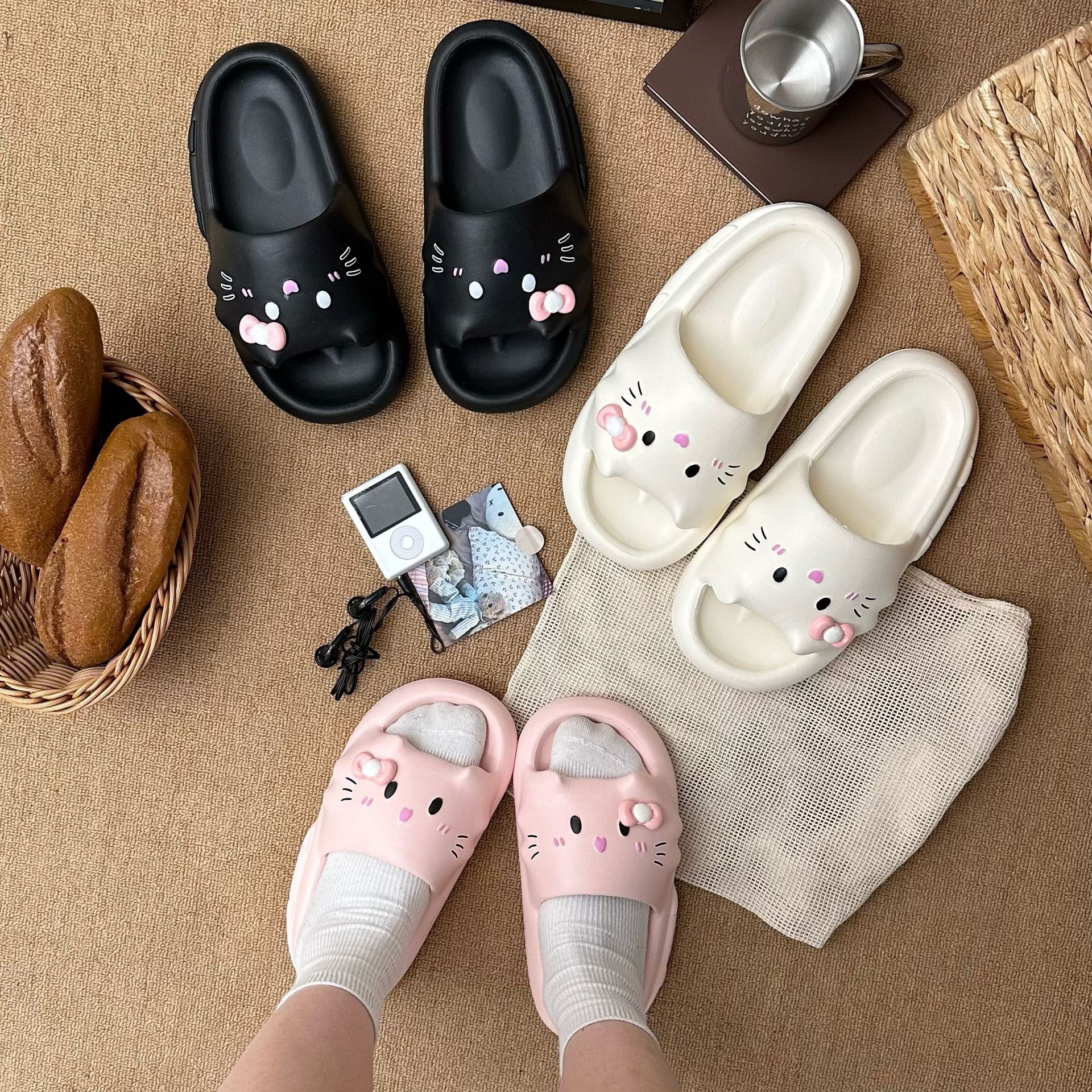 Cute and soft-hearted kitten slippers, ins cartoon home slippers, thick-soled summer bathroom anti-slip one-line slippers for women details Picture