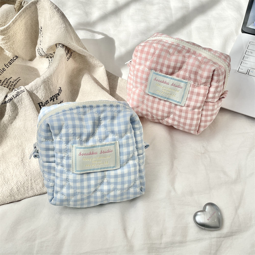 5411 Berry color checkered Sanitary Bag ins Large Capacity Student makeup Bag Sanitary Napkins Menstrual Bag Storage Bag Specification drawing