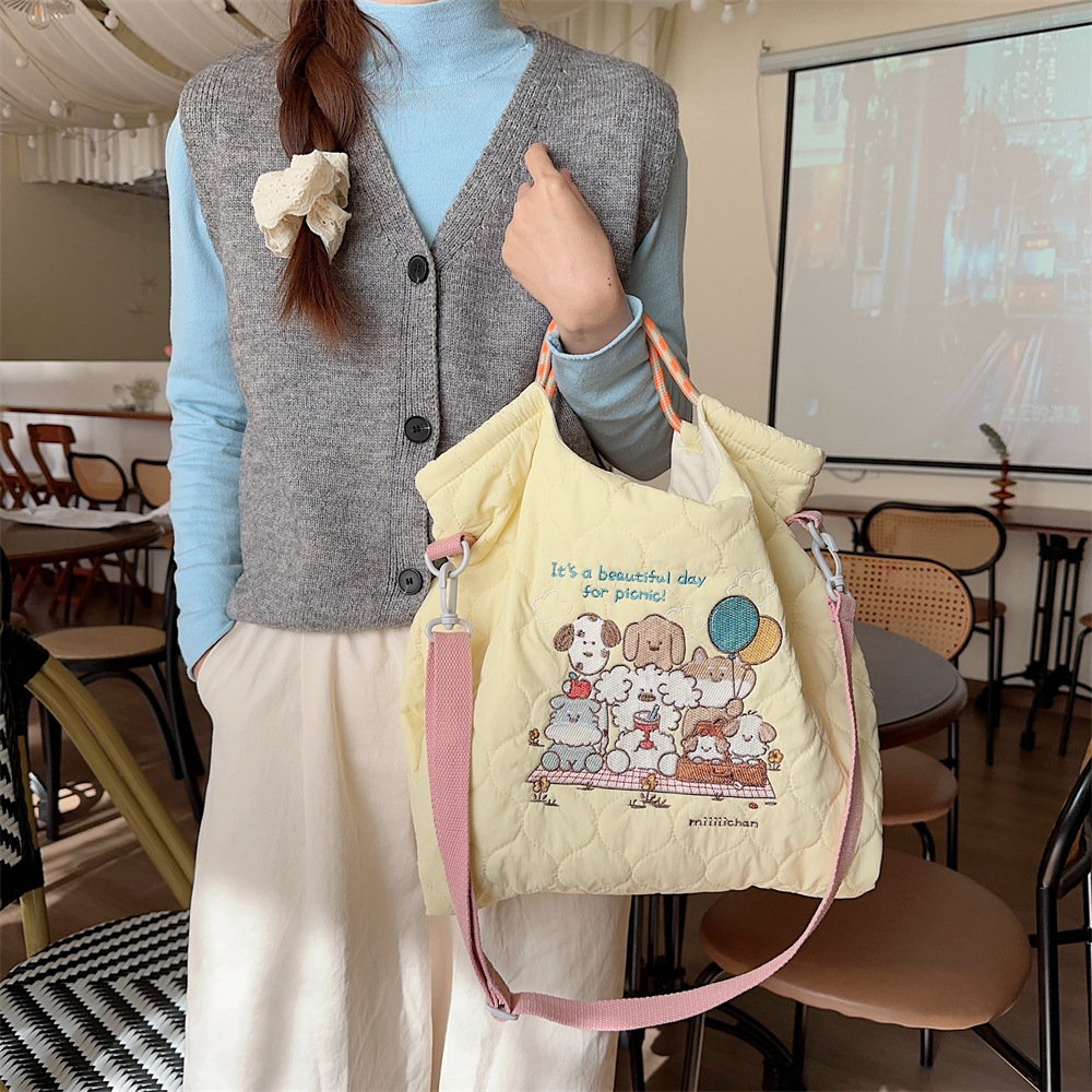 M31224 Korean-style soft and cute embroidered quilted crossbody bag, large-capacity hand-carry for shopping and commuting details Picture